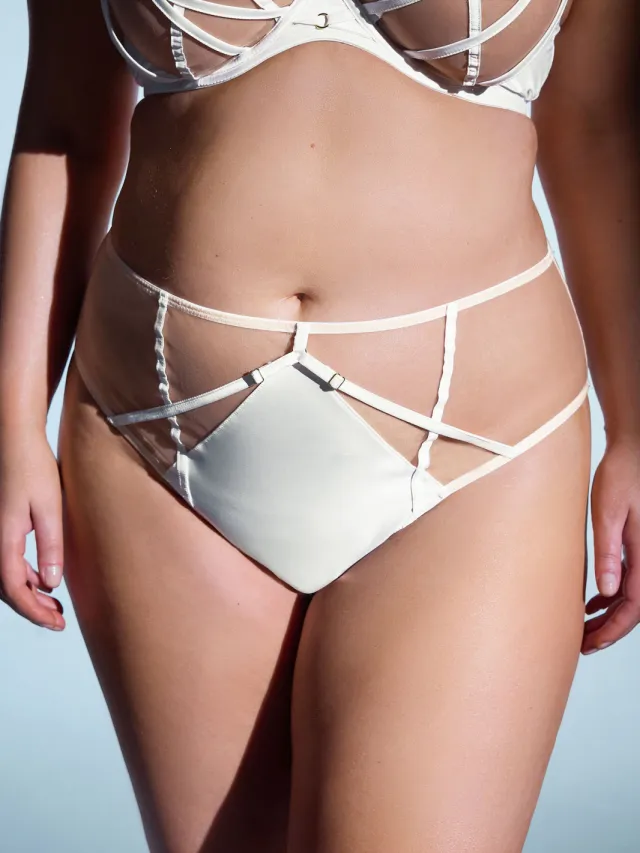 Playful Promises Witte Romana Illusion Strap High Waisted Mesh Slip, foto 3