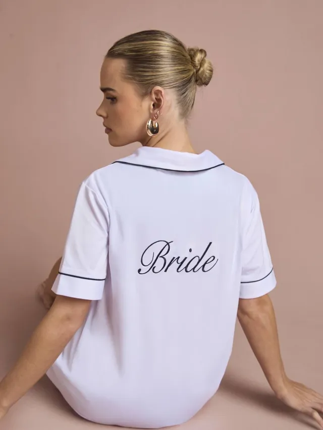 boohoo Dames Bruidspyjama Set Met Geborduurd 'bride' Jersey Shirt Met Korte Mouwen & Korte Broek wit, foto 2