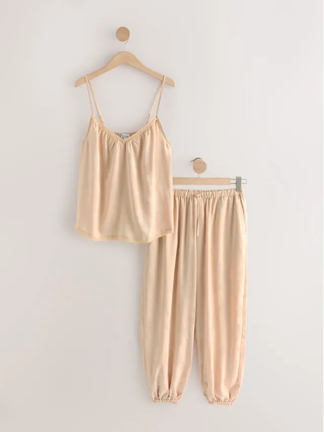 Next Dames - N. Premium satijnen pyjama met jacquardmotief, bandjes en ballonpijpen - Roze Peach Pink