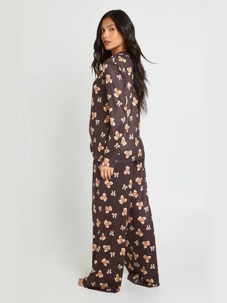 boohoo Dames Zwangerschaps Pyjamaset Met Berenprint - Shirt Met Lange Mouwen & Broek chocoladebruin, foto 2