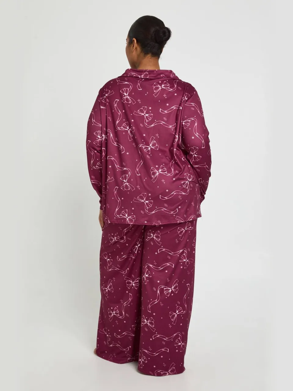 boohoo Dames Plus Boogprint Overhemd met Lange Mouwen & Broekpyjama Set bordeaux rood, foto 2
