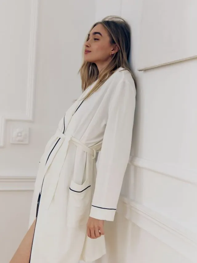 Aruelle Dames ochtendjas-kimono-klassiek design-sauna of spa-zwarte biezen-zakken-wit off white