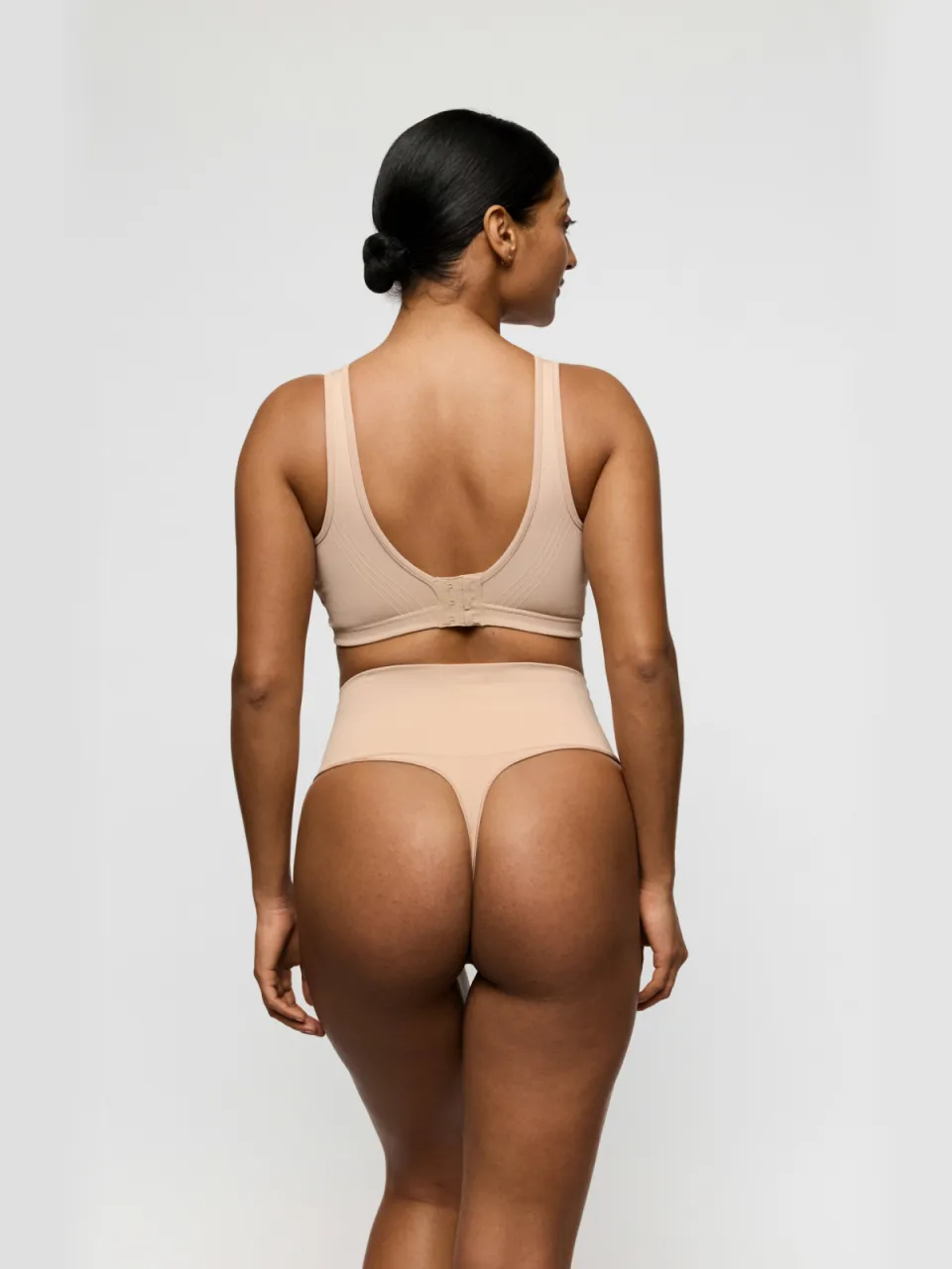 PrimaDonna medium corrigerende string Nudda lichtbeige, foto 4