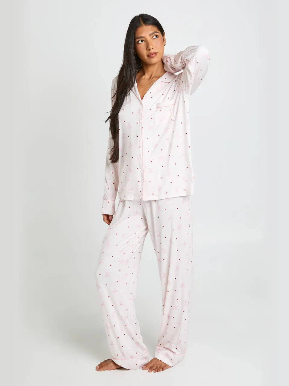 boohoo Dames Tall Superzachte Strik & Hartjes Print Pyjama Set Met Lange Mouwen Top & Broek lichtroze, foto 2