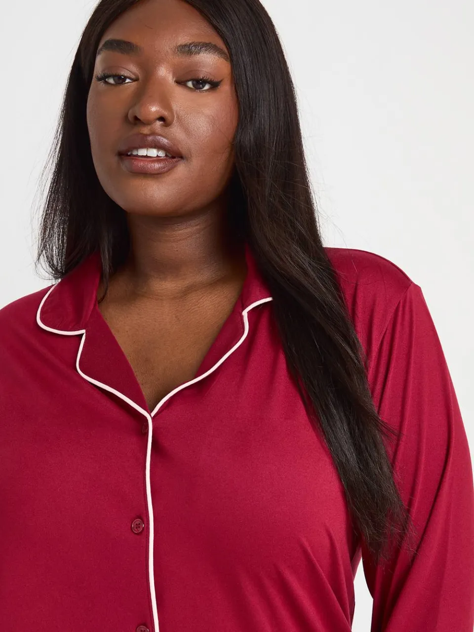 boohoo Dames Plus Pyjama Set Met Paspeldetail, Shirt Met Lange Mouwen & Broek bordeaux rood, foto 4