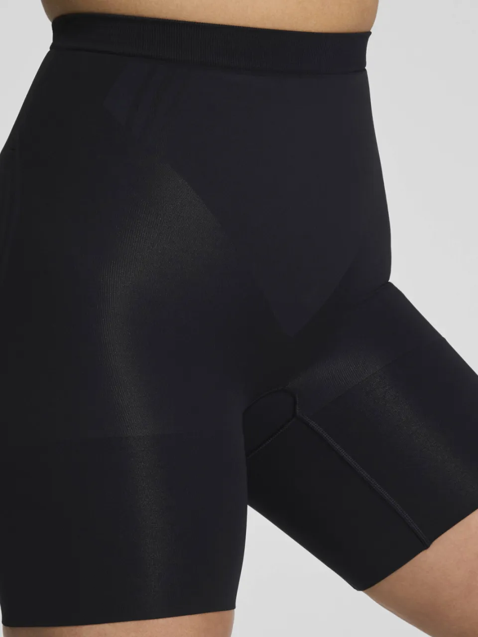 SPANX SPANXsculpt™ GoFigure seamless sterk corrigerende Mid Thigh short - zwart, foto 3