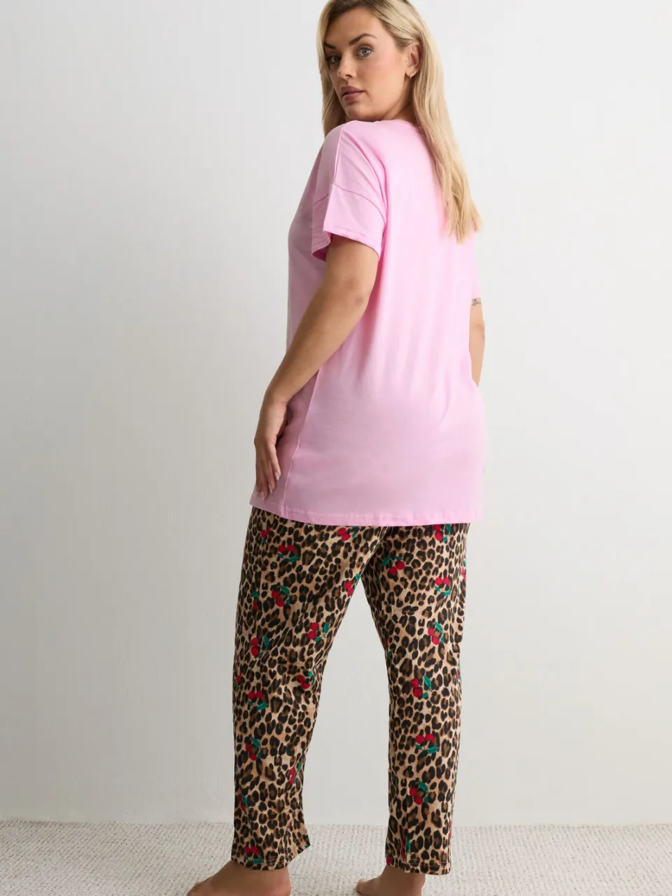 Yours Roze 'Cherry Sweet Dreams' Luipaardpyjamaset-48, foto 3
