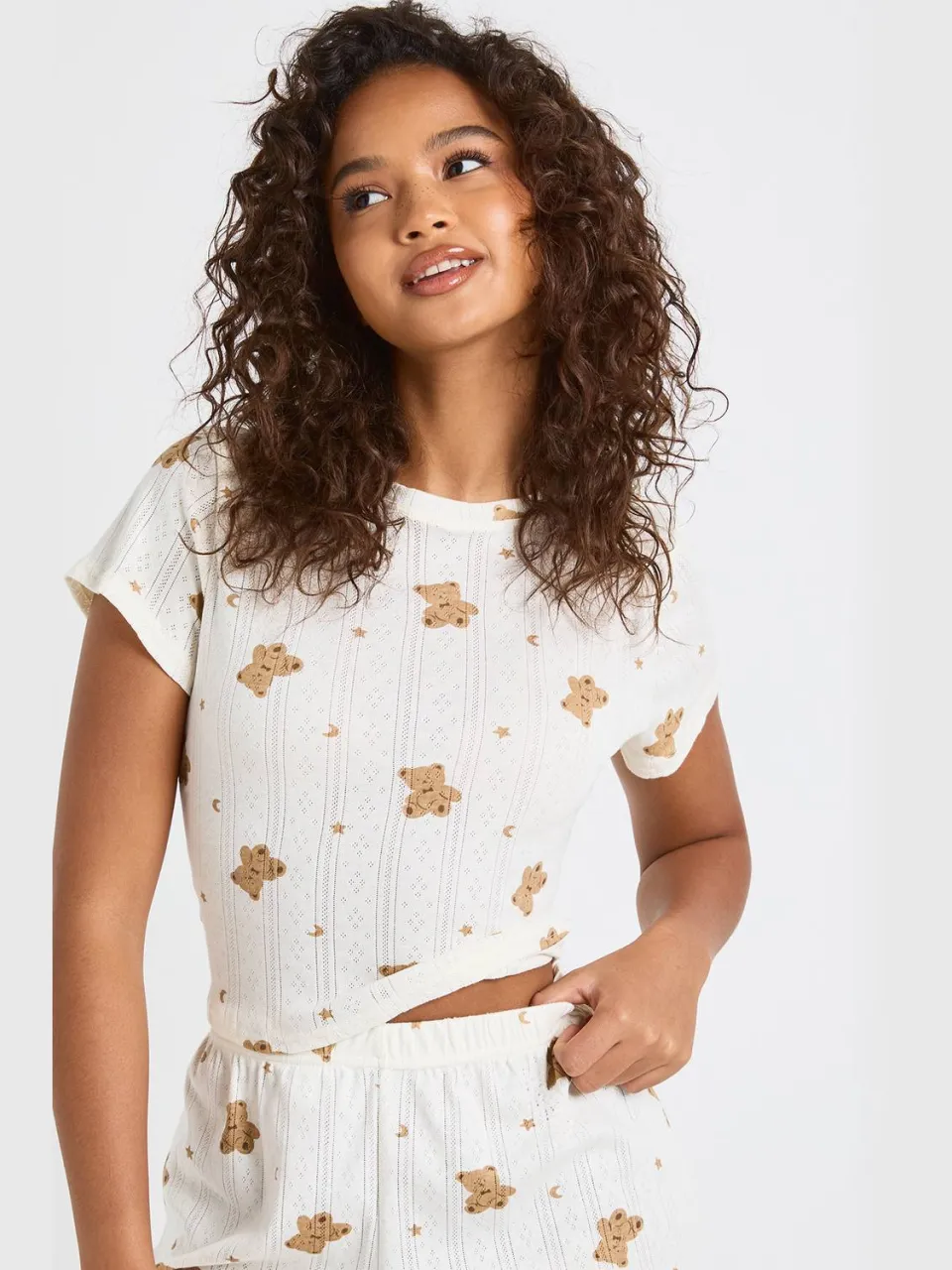 boohoo Dames Pointelle Bear Print Baby T-Shirt en Pyjama Set met wijde pijpen crème, foto 3
