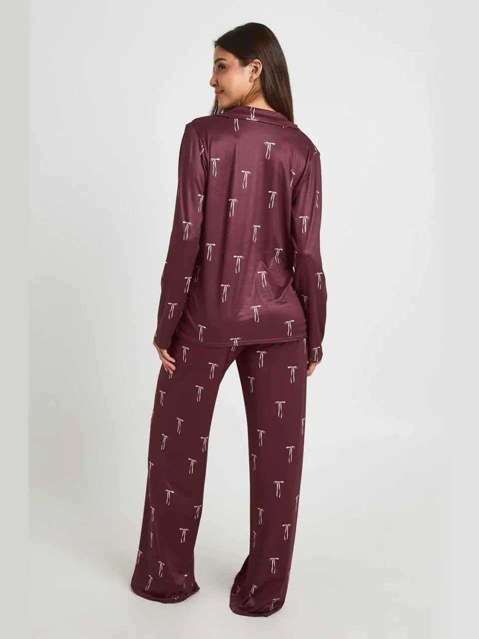 boohoo Dames Pyjamaset Met Strikjesprint En Lange Mouwen & Broek chocoladebruin, foto 2