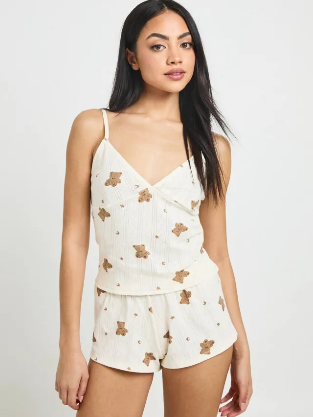 boohoo Dames Berenmotief Pointelle Pyjama Set Met Kanten Rand En Topje & Short Crème