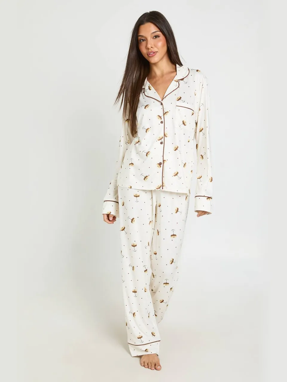 boohoo Dames Espresso Martini Print Pyjama Set Met Shirt En Broek Met Lange Mouwen crème, foto 3
