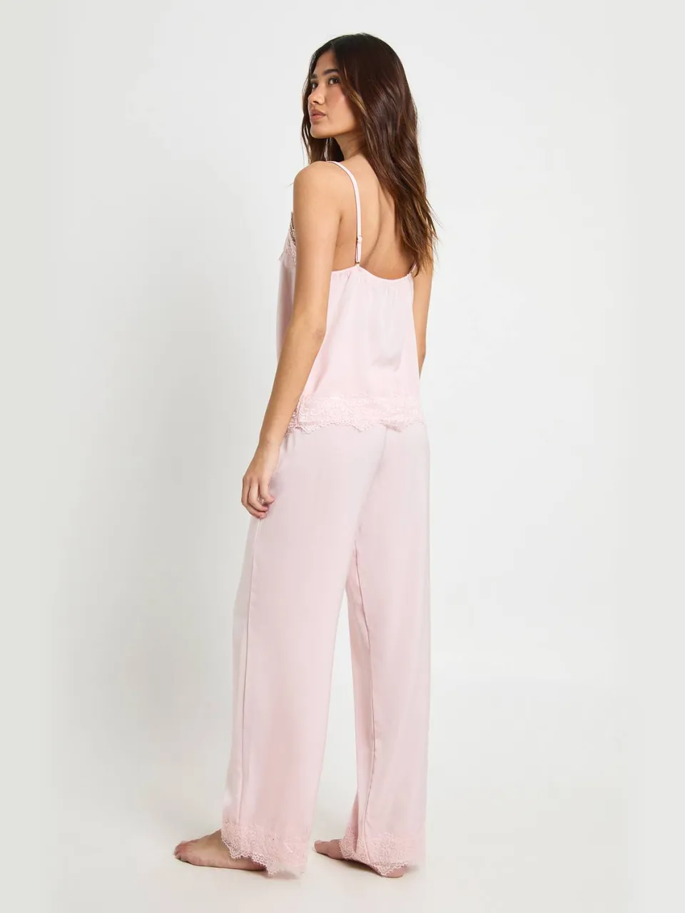 boohoo Dames Pyjama Set met Cami en Broek met Wimper Kant Afwerking roze, foto 2