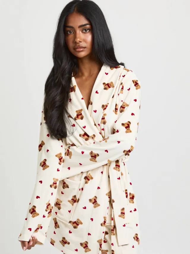 boohoo Dames Fleece Mini Ochtendjas Met Hart & Beer Print wit, foto 4