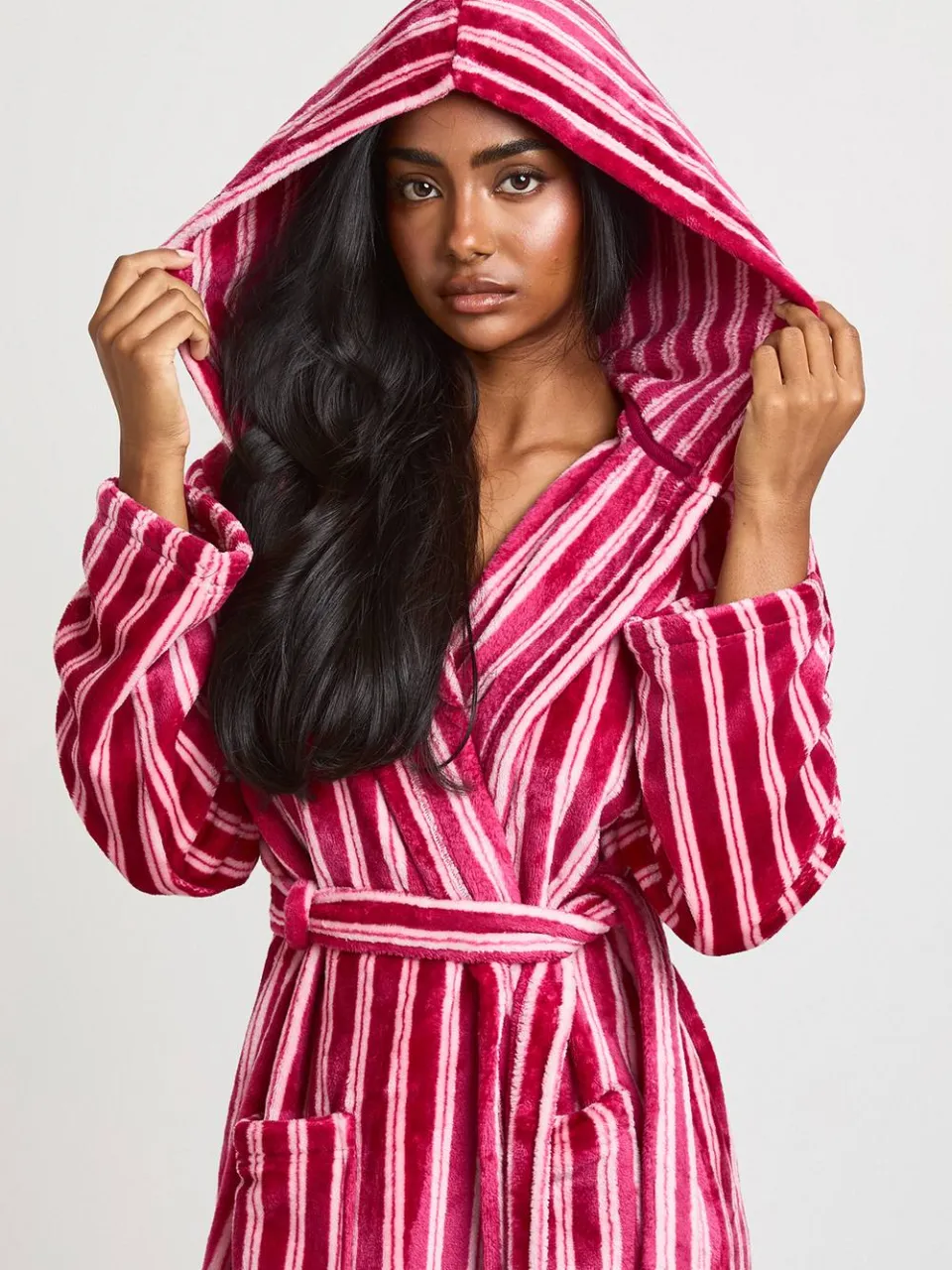 boohoo Dames Gestreepte Lange Badjas Met Capuchon bordeaux rood, foto 4