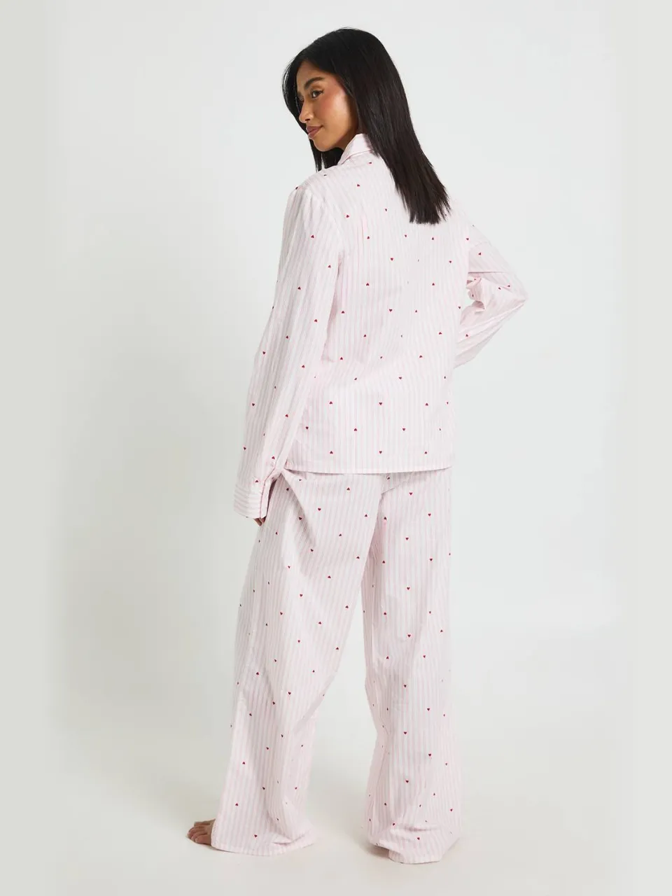 boohoo Dames Petite Katoenen Popeline Krijtstreep Hartjesprint Pyjama Set Met Shirt Met Lange Mouwen & Broek lichtroze, foto 2