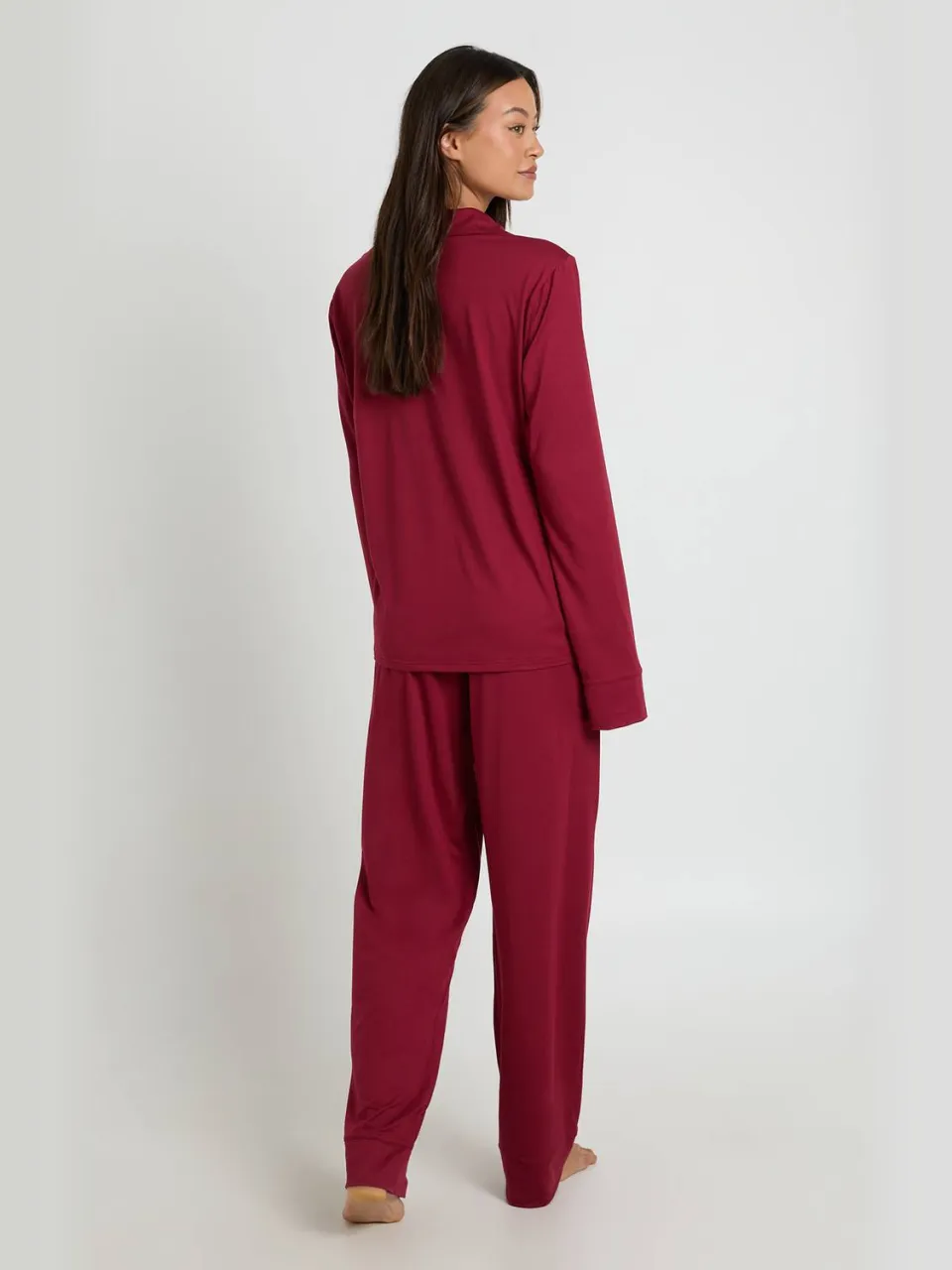 boohoo Dames Lange Pyjama Set Met Zachte Touch Knoopsluiting Shirt En Broek bordeaux rood, foto 2
