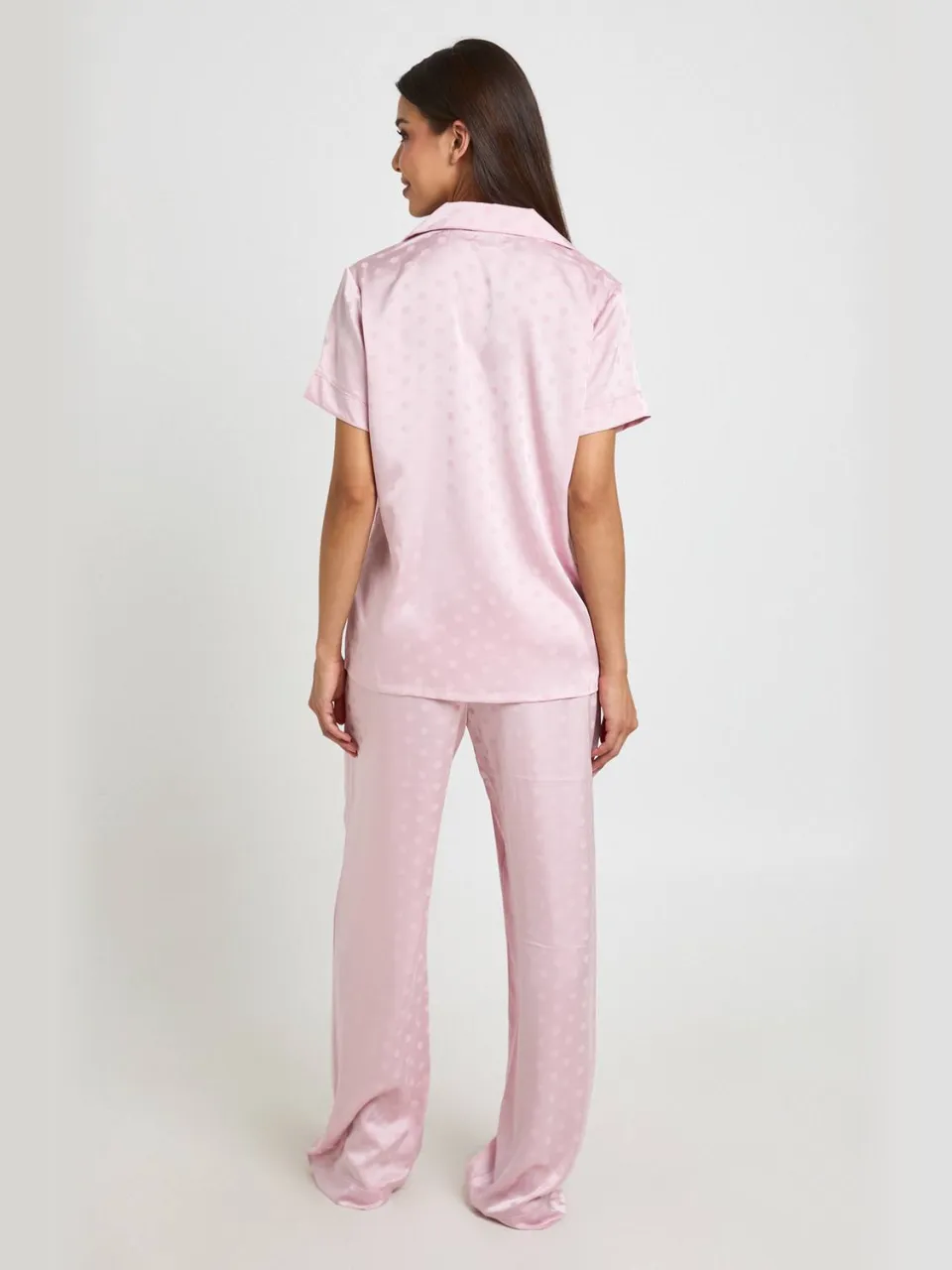 boohoo Dames Satijnen Pyjama Set Met Korte Mouwen En Jacquard Polkadot Patroon - Shirt En Broek lichtroze, foto 3
