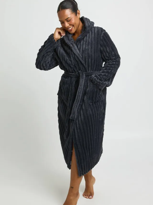 boohoo Dames Plus Geribbelde Fleece Kamerjas Met Capuchon Lang Houtskool