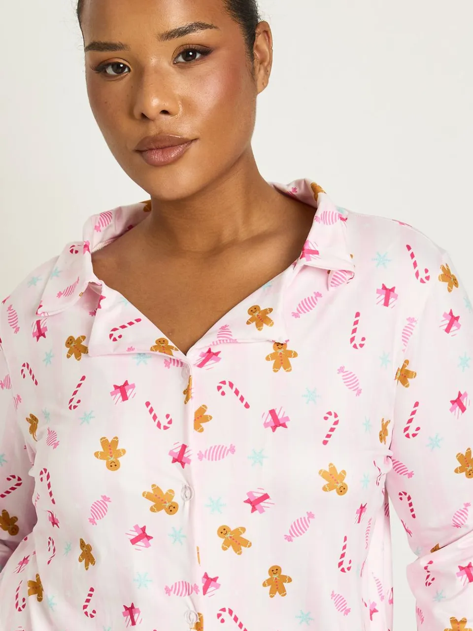 boohoo Dames Plus Peperkoekmannetje Print Lange Mouw Shirt En Broek Pyjama Set roze, foto 4