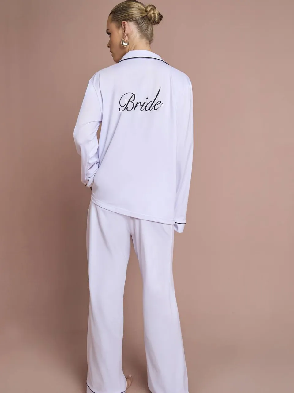 boohoo Dames Bruidspyjama 'bride' Jersey Geborduurd Shirt Met Lange Mouwen & Broek Set wit, foto 3