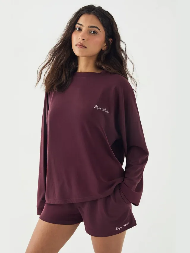 DSGN Studio Dames DSGN Studio Lounge Lange Mouw Oversized Superzacht T-Shirt Bordeaux Rood