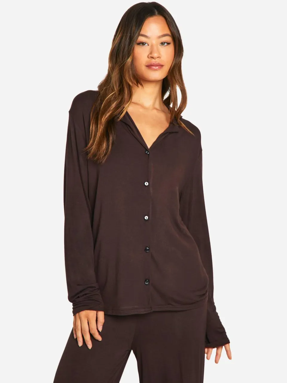 boohoo Dames Pyjamaset voor lange maten: overhemd met lange mouwen en broek chocoladebruin, foto 2