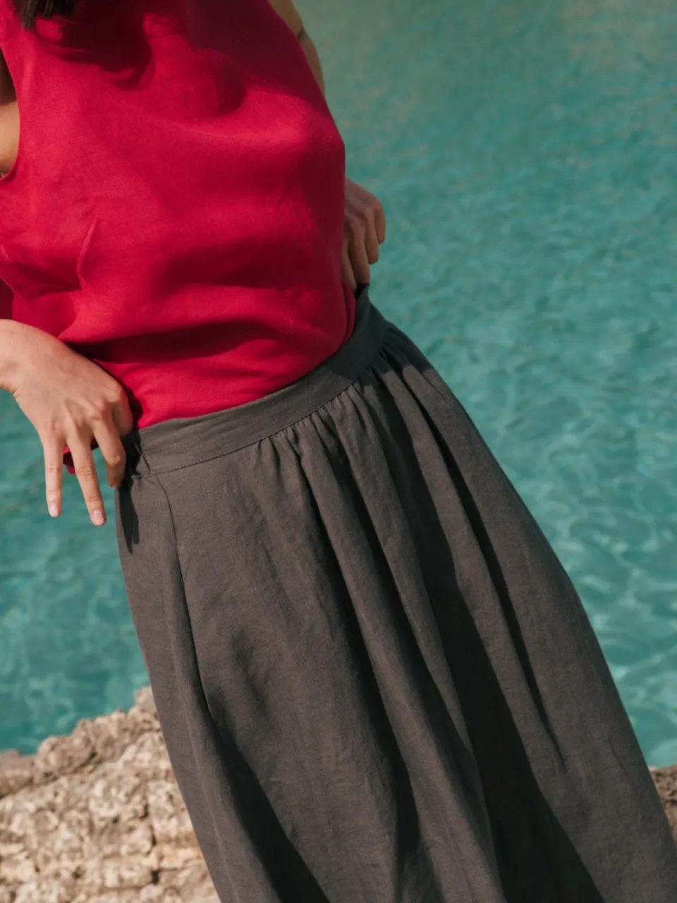 AmourLinen dames vegan Maxirok Mona Antraciet, foto 2