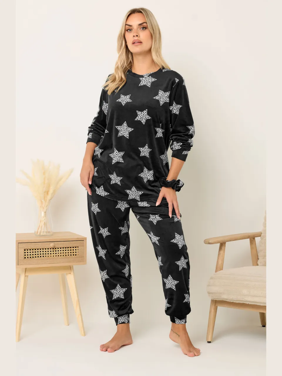 Yours Zwarte Sterrenprint Fleece Pyjama & Scrunchie Set-52, foto 2