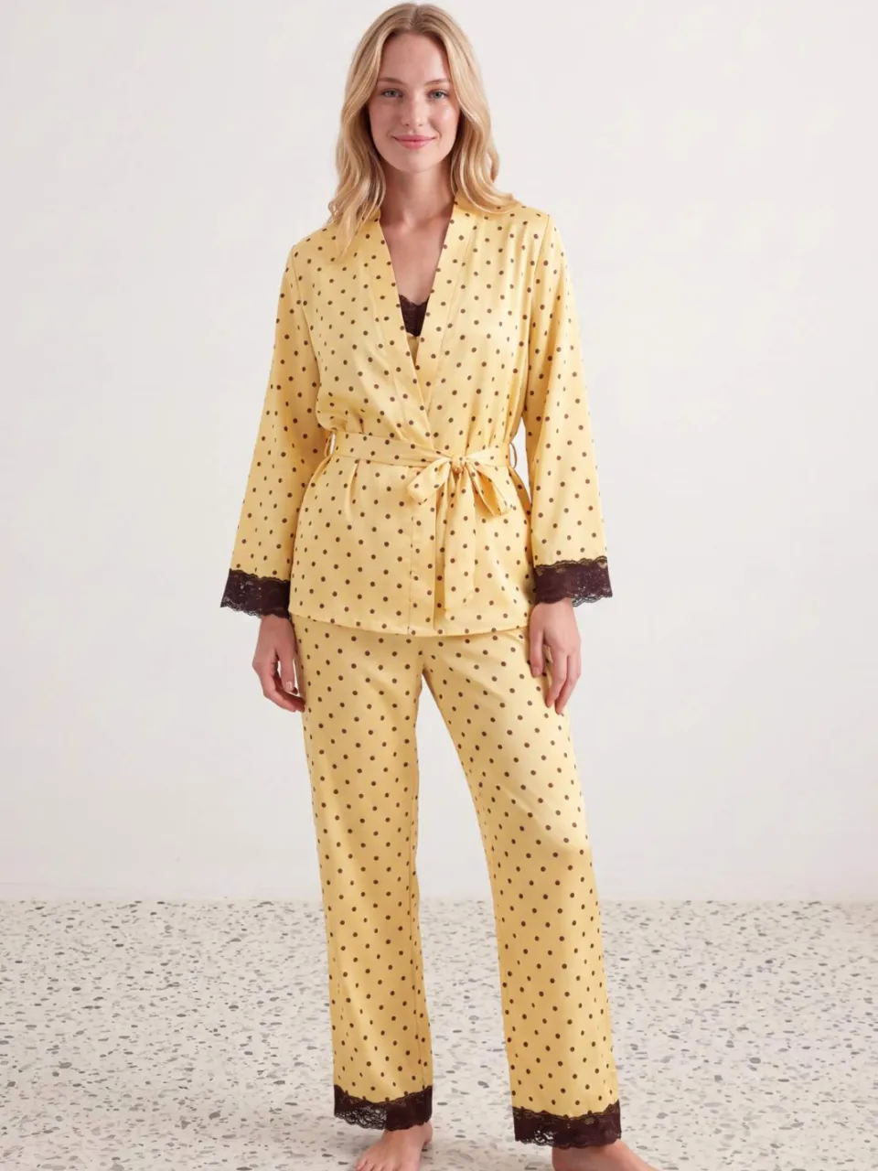 Trendyol TRENDYOLMİLLA Dames Geel Gestippeld Lang, Regular fit Pyjama- Sets