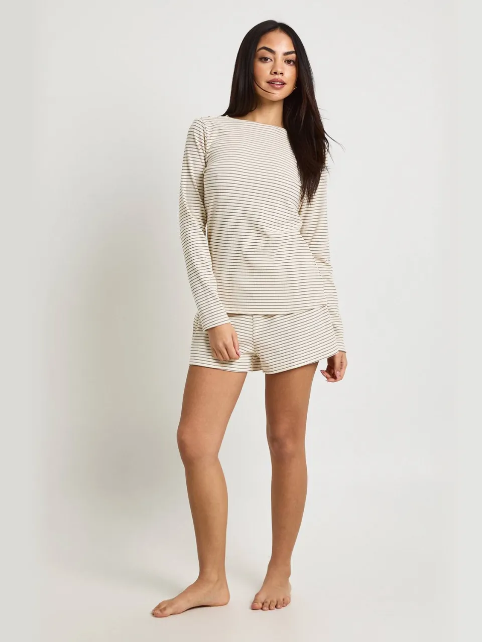 boohoo Dames Zachte Geribbelde Gestreepte Pyjama Set Met Lange Mouwen Top & Korte Broek crème, foto 2