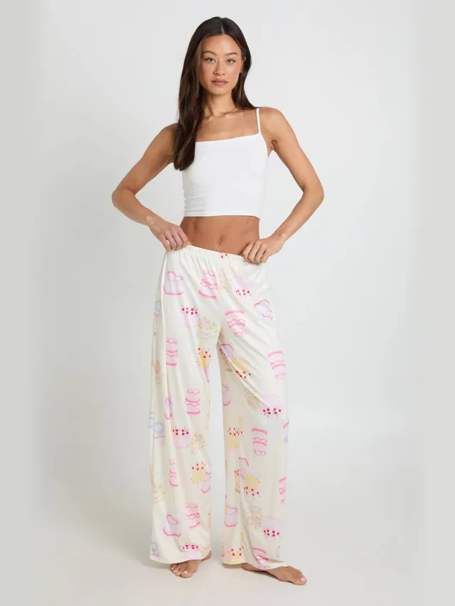boohoo Dames Tall Pyjamaset Met Cami En Broek Met Taartprint Citroen