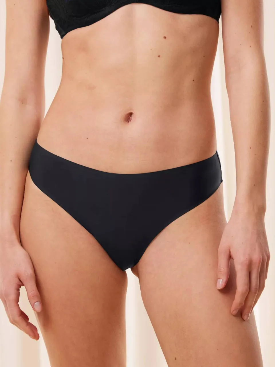 Triumph Body Make-Up Illusion Lace slip zwart, foto 6