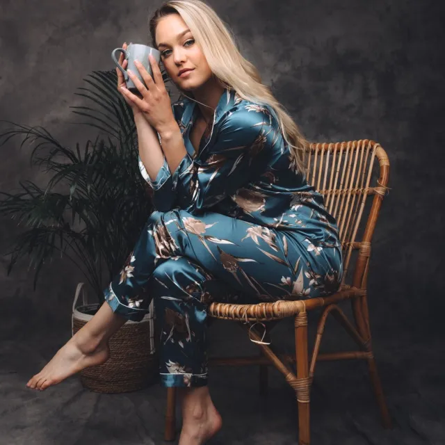 Kimomi Satijnen Pyjama Dames Petrol Roses - Luxe Nachtkleding, Hypoallergeen, Zacht, Hydraterend & Anti-Aging voor Ultiem Comfort blauw