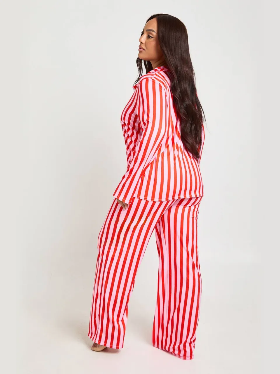 boohoo Dames Plus Gestreepte Print Lange Mouw & Broek Pyjama Set roze, foto 2