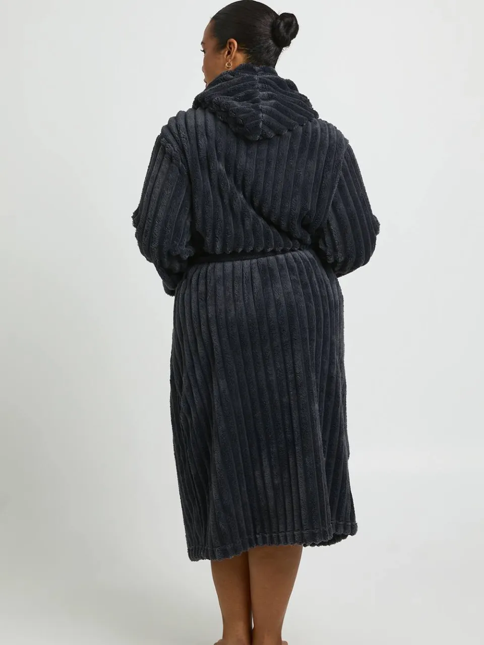 boohoo Dames Plus Geribbelde Fleece Kamerjas Met Capuchon Lang houtskool, foto 3