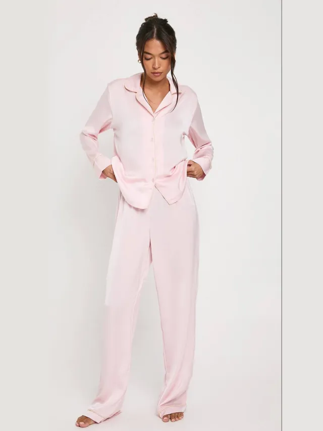 boohoo Dames Satijn pijpendetail lange mouw shirt & broek pyjama set Baby Roze