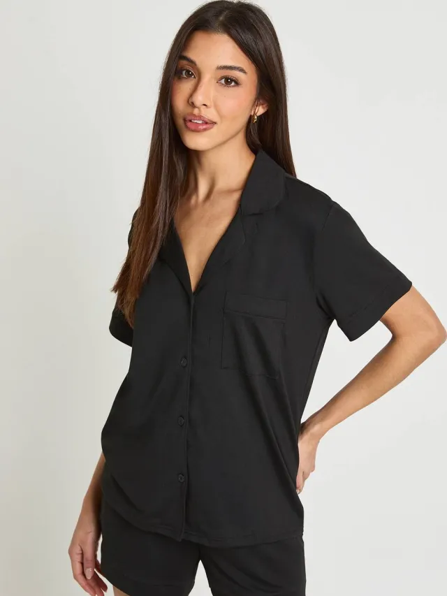 boohoo Dames Zachte Korte Mouw Shirt & Shorts Pyjama Set Zwart