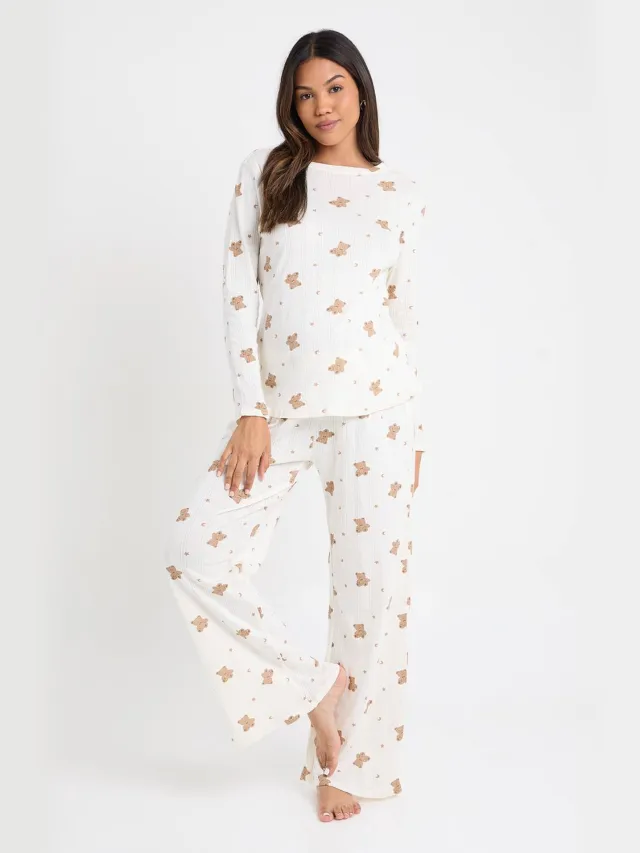 boohoo Dames Zwangerschaps Pointelle Berenprint Lange Mouw Top & Broek Pyjamasset Crème