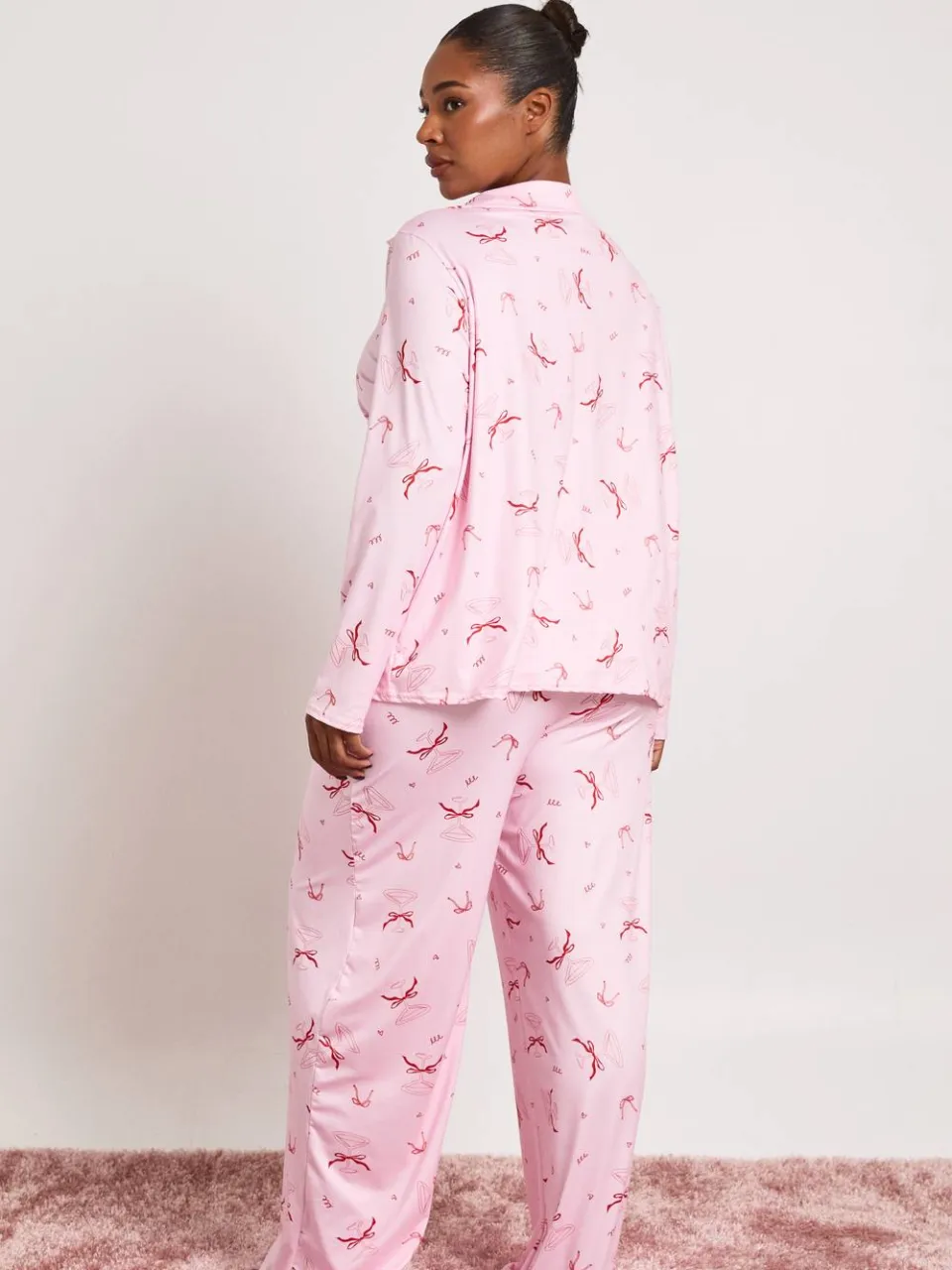 boohoo Dames Plus Strik Cocktail Lange Mouw Shirt En Broek Pyjama Set roze, foto 2
