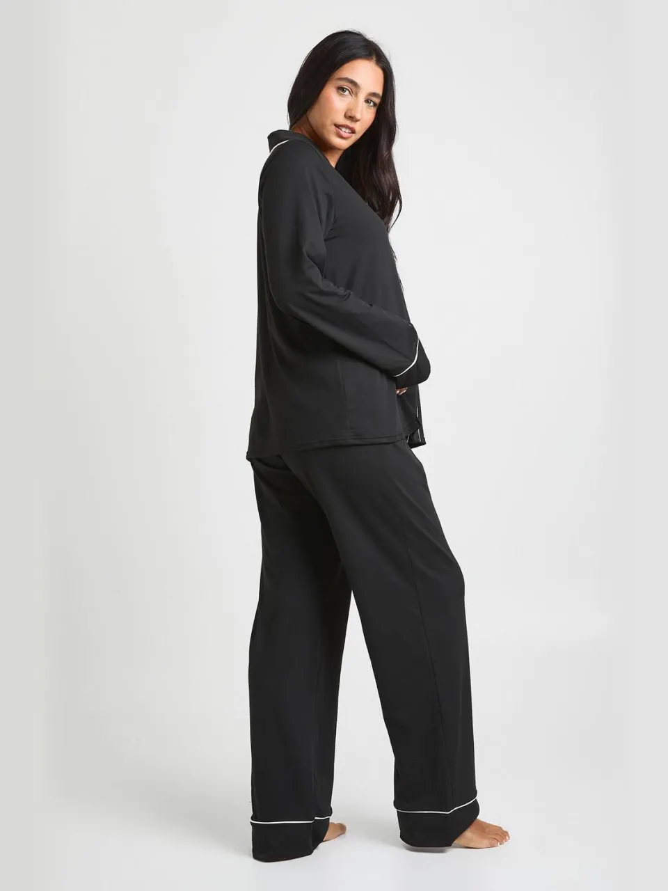 boohoo Dames Zwangerschaps pyjamaset met langmouwshirt en broek met paspeldetails zwart, foto 2