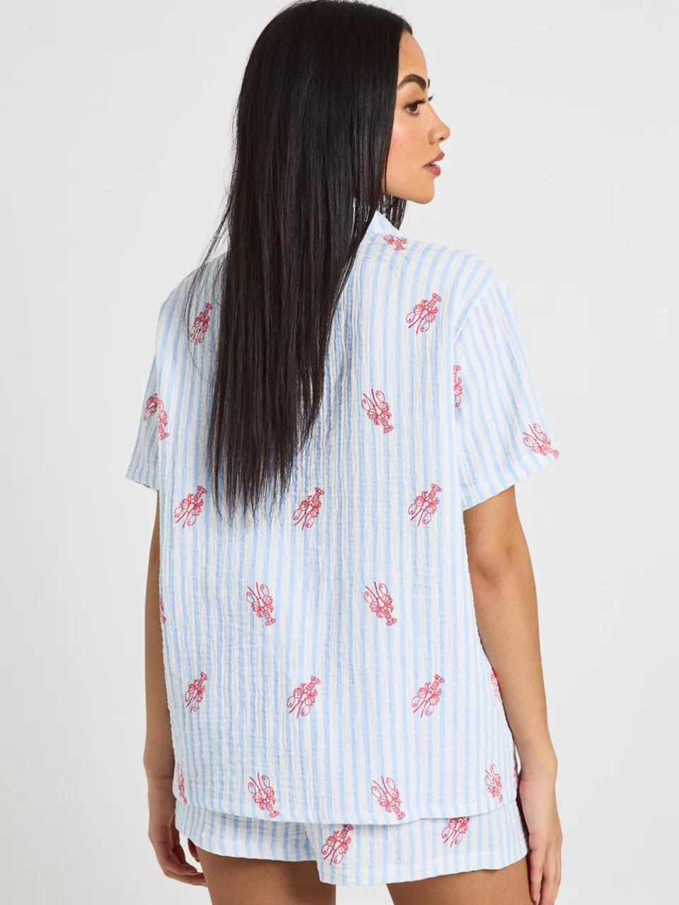 boohoo Dames Katoenen Gestreepte Pyjama Set Met Kreeftenprint, Korte Mouwen Shirt & Korte Broek lichtblauw, foto 2