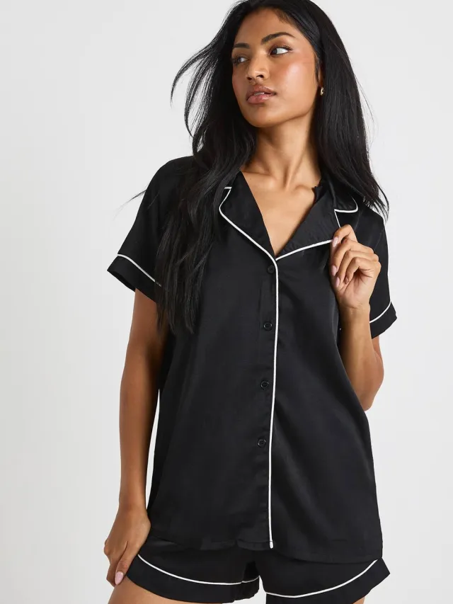 boohoo Dames Satin Piping Detail Short Sleeve Shirt & Shorts Pyjama Set Zwart