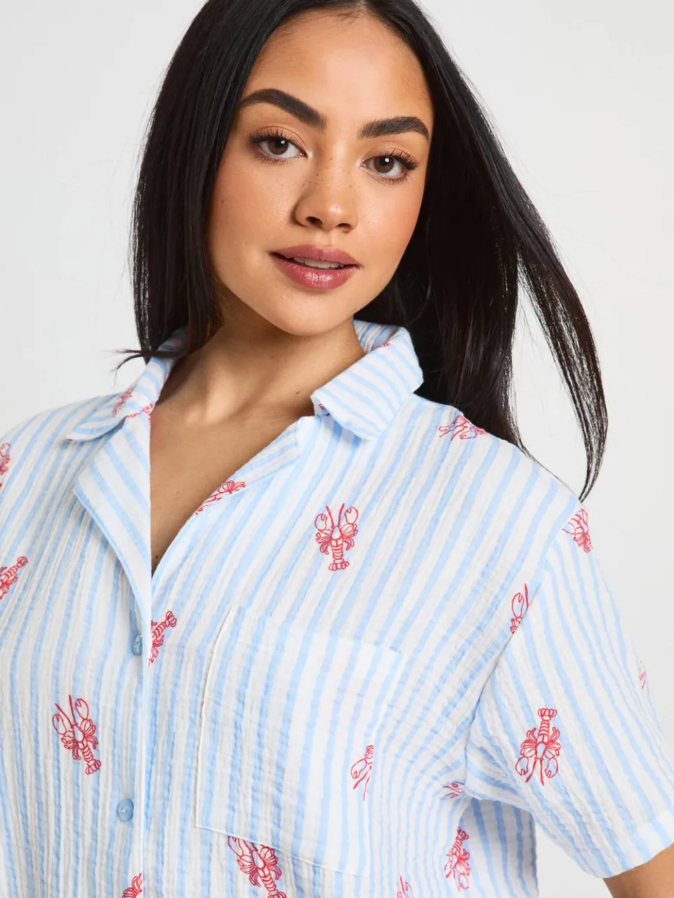 boohoo Dames Katoenen Gestreepte Pyjama Set Met Kreeftenprint, Korte Mouwen Shirt & Korte Broek lichtblauw, foto 4