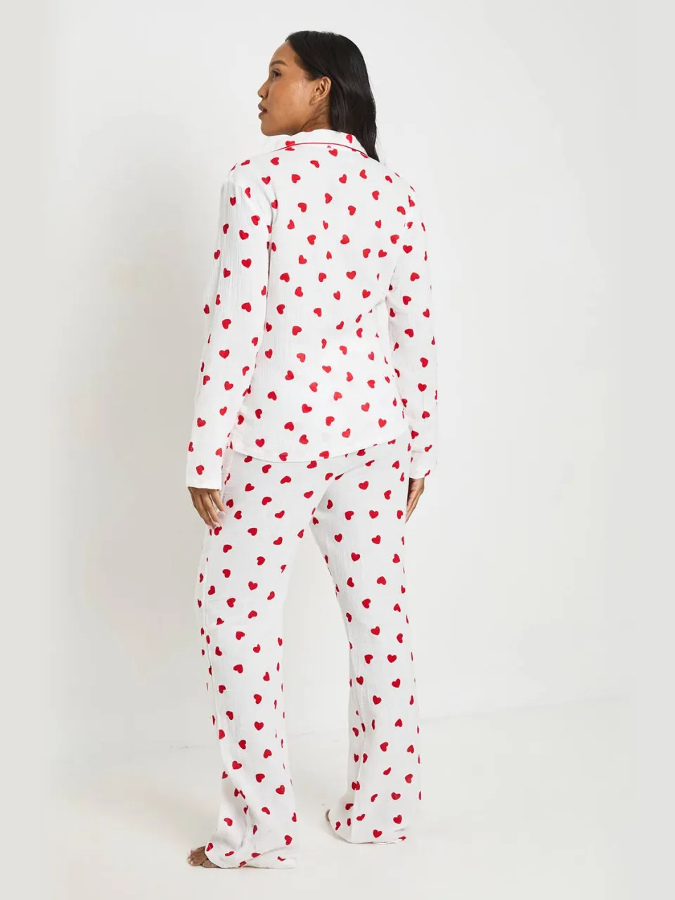 boohoo Dames Lange Pyjama Set Met Hartjesprint In Mousseline Met Shirt Met Lange Mouwen En Broek wit, foto 2
