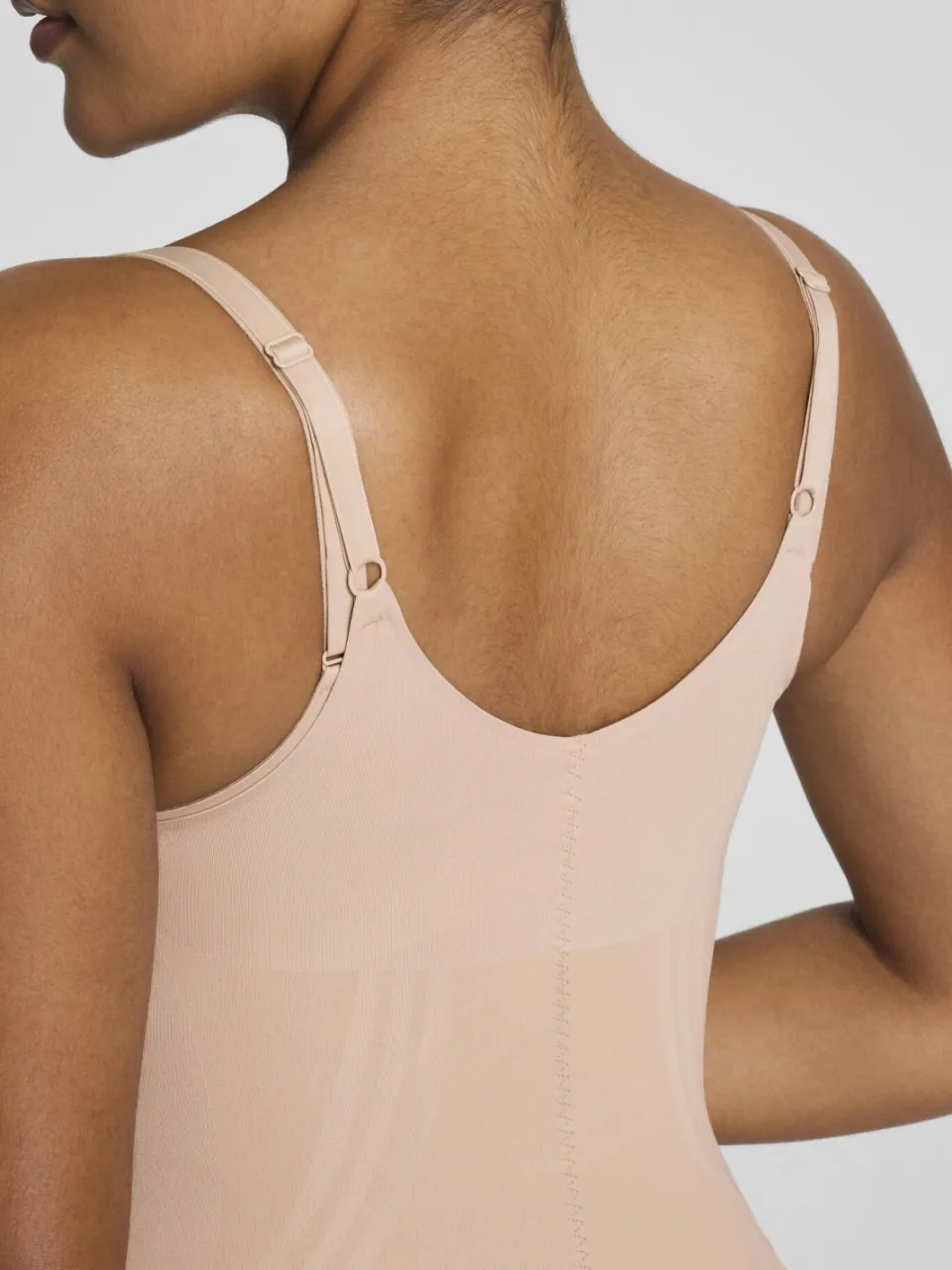 SPANX SPANXsculpt™ GoFigure seamless sterk corrigerende bodysuit Open Bust Mid Thigh lichtbeige, foto 5