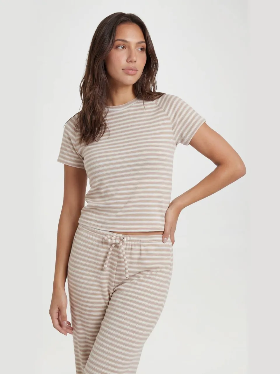 boohoo Dames Geborsteld Jersey Gestreepte Baby Tee & Broek Pyjama Set beige, foto 3