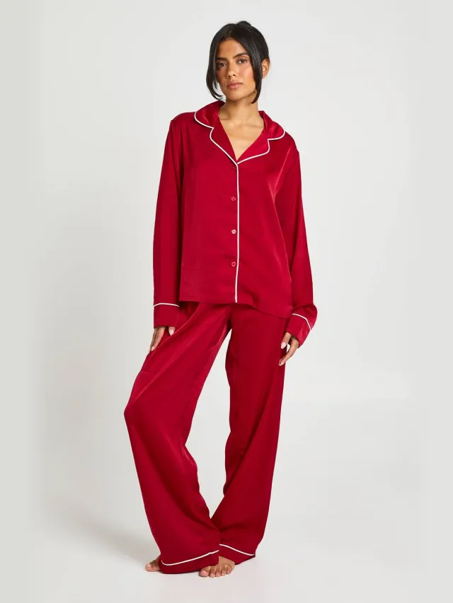 boohoo Dames Satijnen Pyjama Set Met Paspeldetail, Lange Mouwen Shirt & Broek Rood
