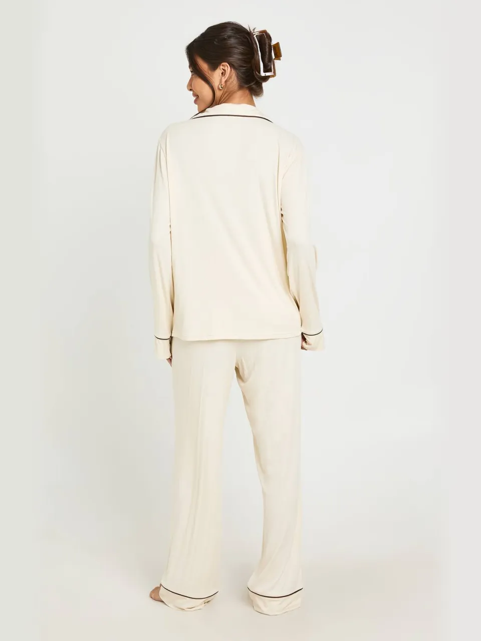 boohoo Dames Zachte Geribbelde Pyjama Set Met Paspeldetail, Shirt Met Lange Mouwen & Broek crème, foto 2