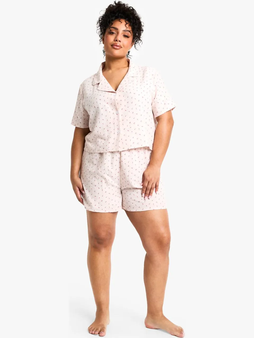 boohoo Dames Plus Cherry Print Shirt & Short Pyjama Set roze, foto 3