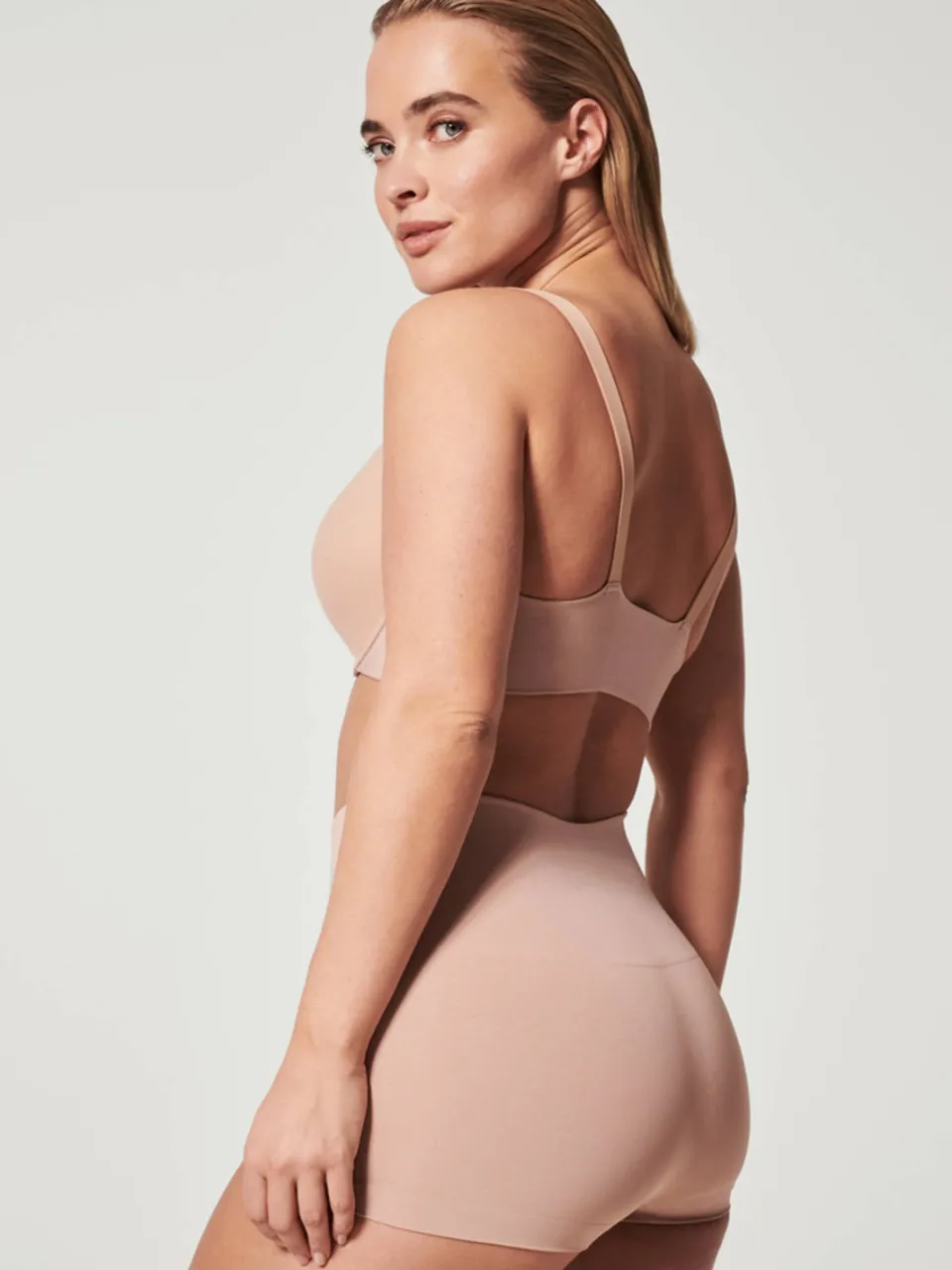 SPANX SPANXshape™ ExtraOrdinary seamless medium corrigerende Boyshort lichtbeige, foto 4